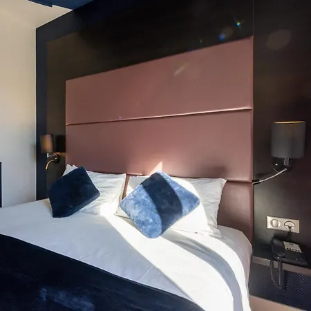 Accueil Pigalle Montmartre - Renove Hotel Paris