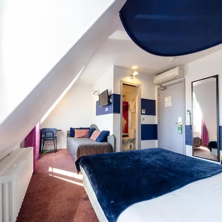 Accueil Pigalle Montmartre - Renove Hotel