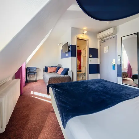 Accueil Pigalle Montmartre - Renove Hotel 3*