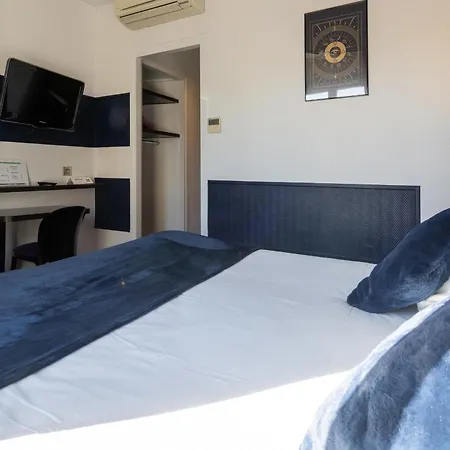 Accueil Pigalle Montmartre - Renove Hotel