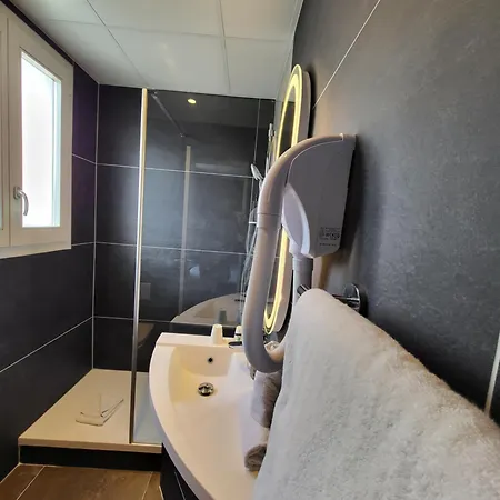 Hotel Accueil Pigalle Montmartre - Renove Paris