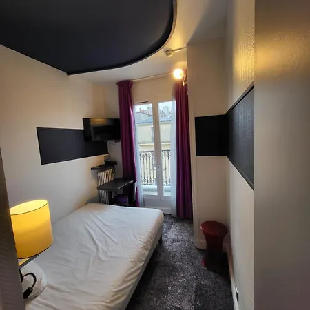 Accueil Pigalle Montmartre - Renove Hotel