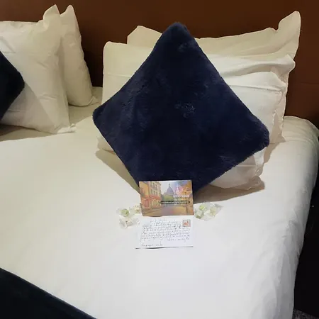 Accueil Pigalle Montmartre - Renove Hotel Paris