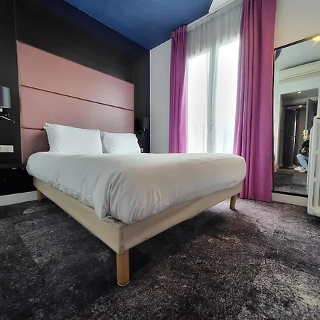 Accueil Pigalle Montmartre - Renove Paris