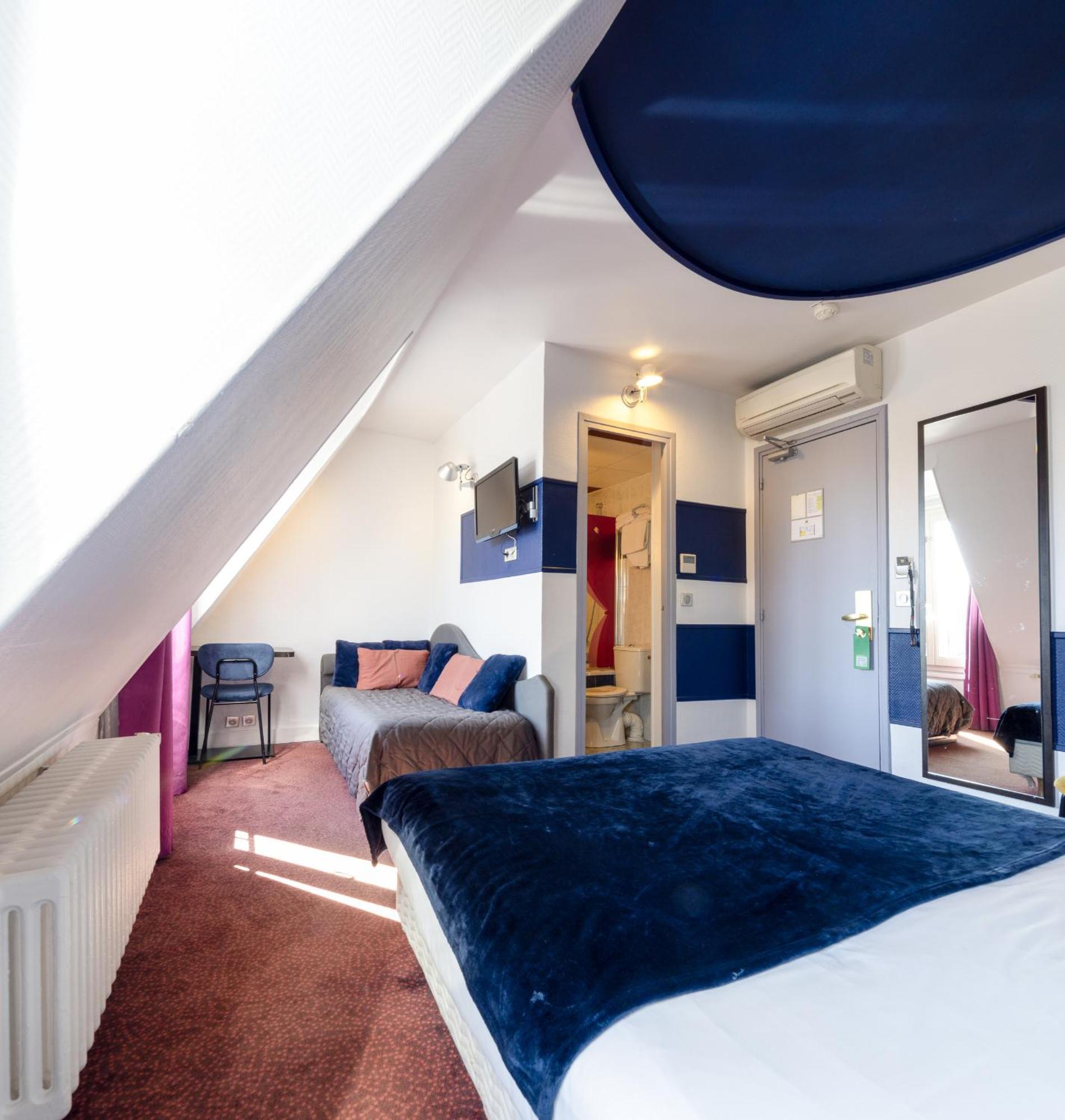 Accueil Pigalle Montmartre Hotel