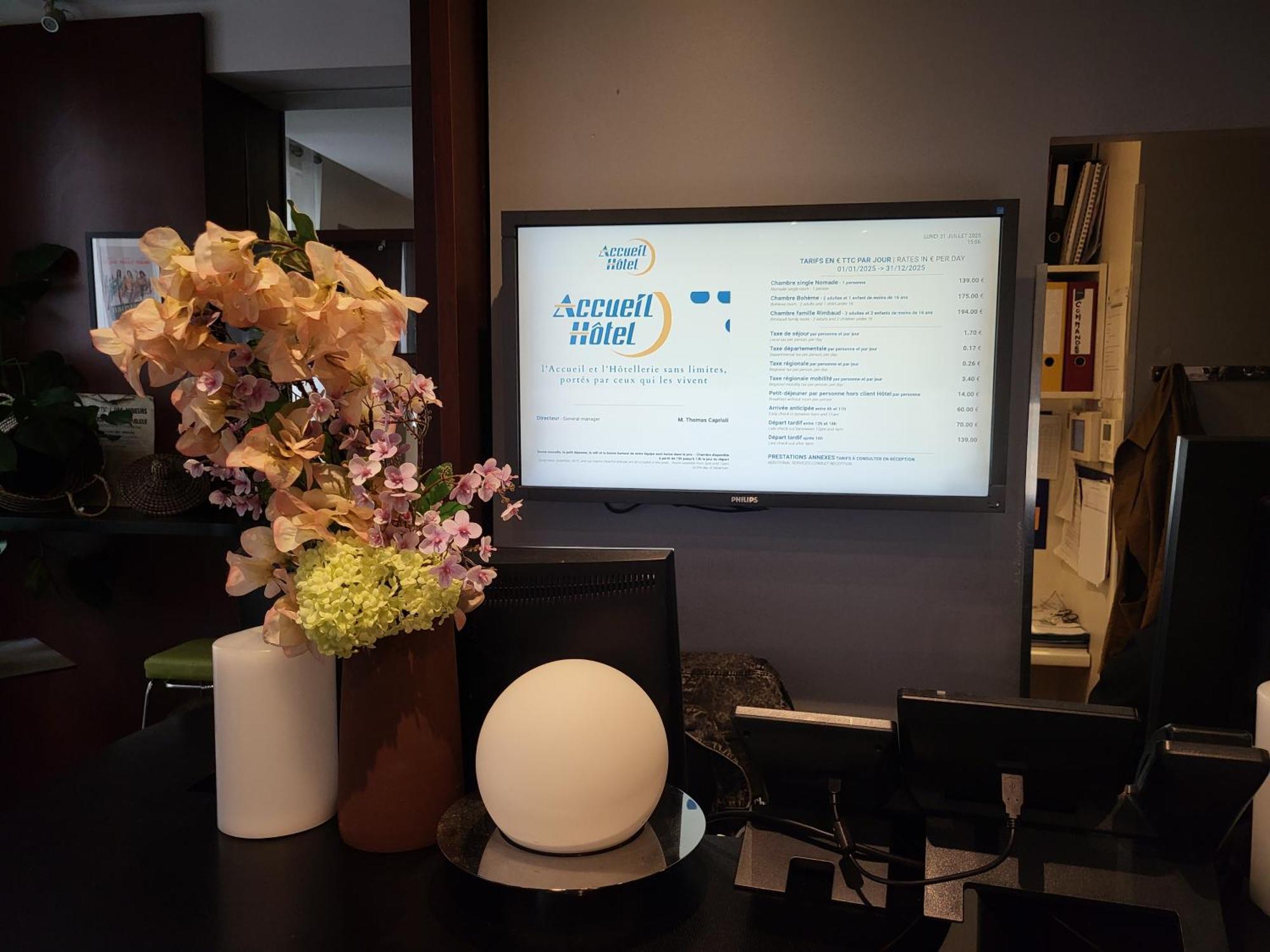 Accueil Pigalle Montmartre 3*