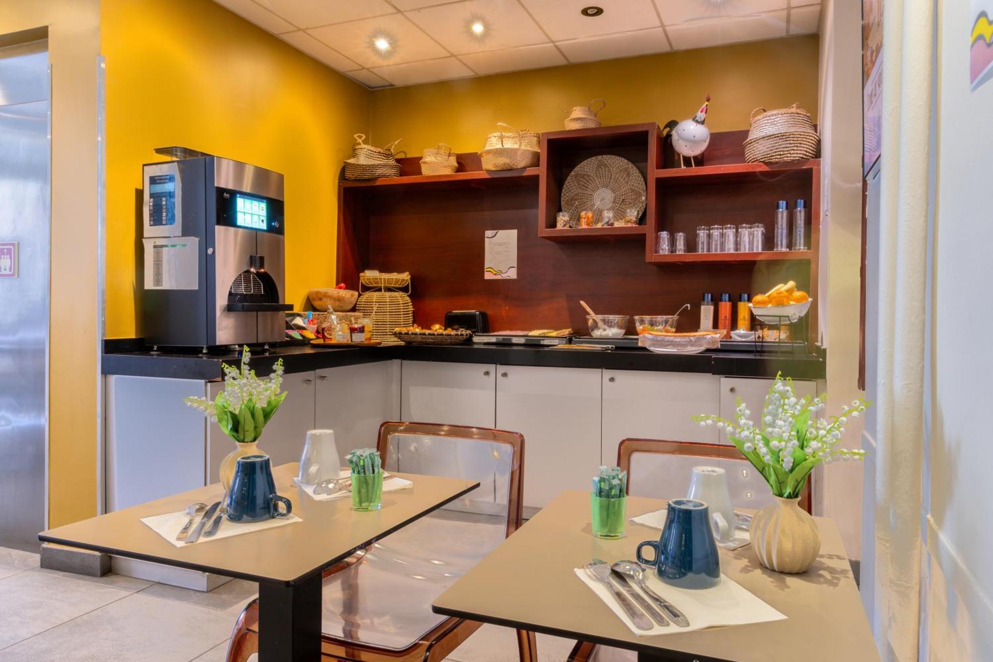 Hotel Accueil Pigalle Montmartre 3*