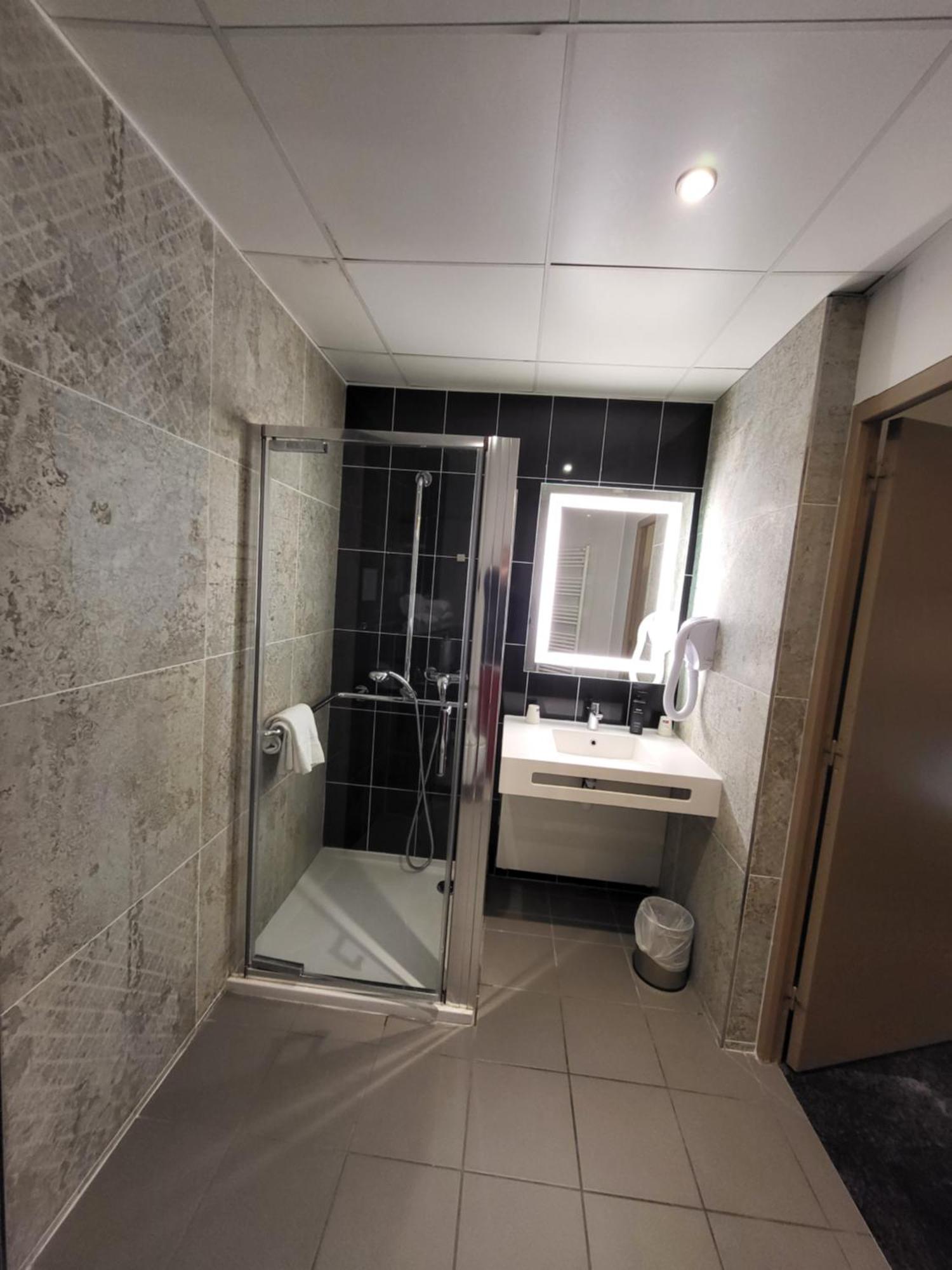 Hotel Accueil Pigalle Montmartre - Renove 3*